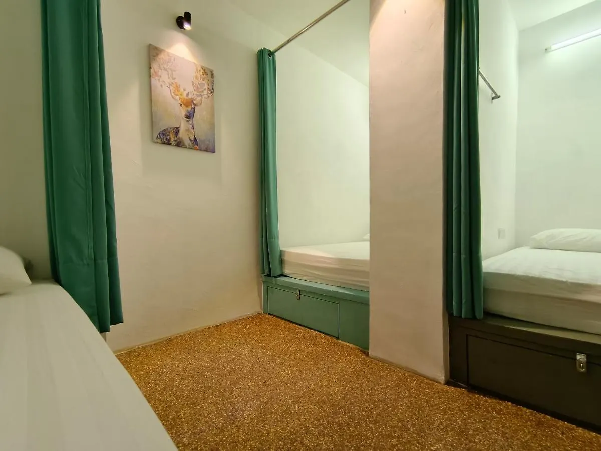 Beds In Garden Hostel Ipoh 0*,